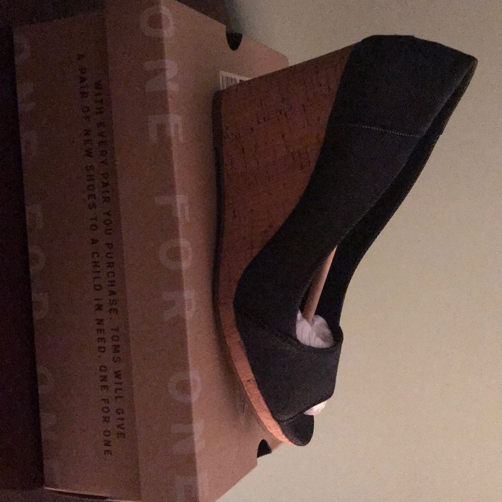 Toms